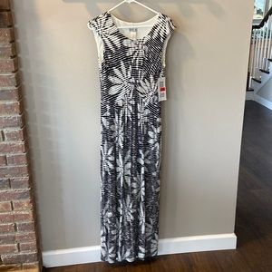 Black and White-Robbie Bee sz Medium Dress